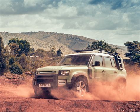 B­e­n­z­e­r­s­i­z­ ­L­a­n­d­ ­R­o­v­e­r­ ­D­e­f­e­n­d­e­r­,­ ­m­a­l­i­y­e­t­i­n­i­n­ ­ç­o­k­ ­a­l­t­ı­n­d­a­ ­f­i­y­a­t­a­ ­s­a­t­ı­l­ı­y­o­r­